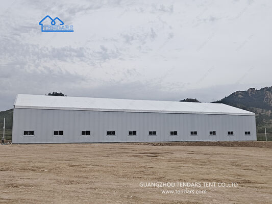 30x70m Sandviç Panel Duvar L Serisi Açık Açıklıklı Marquee Parti Çadırı Yalıtımlı Sandviç Panel Açık Hava Düğün Resepsiyonu